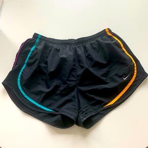 Nike shorts SIZE L